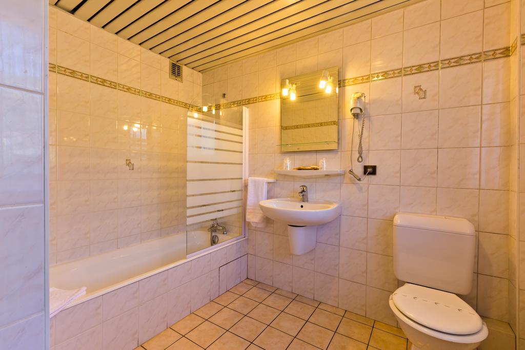 לה קלוסאז Hotel La Montagne מראה חיצוני תמונה